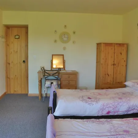 4 Bedroom Awesome In Saint-pierre-sur-orth