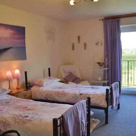4 Bedroom Awesome In Saint-pierre-sur-orth * Sille-le-Guillaume