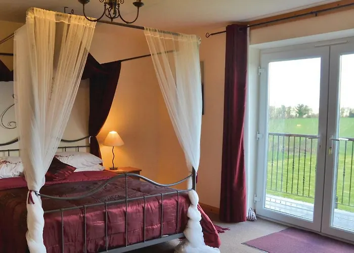 Stunning In Saint-pierre-sur-orth *